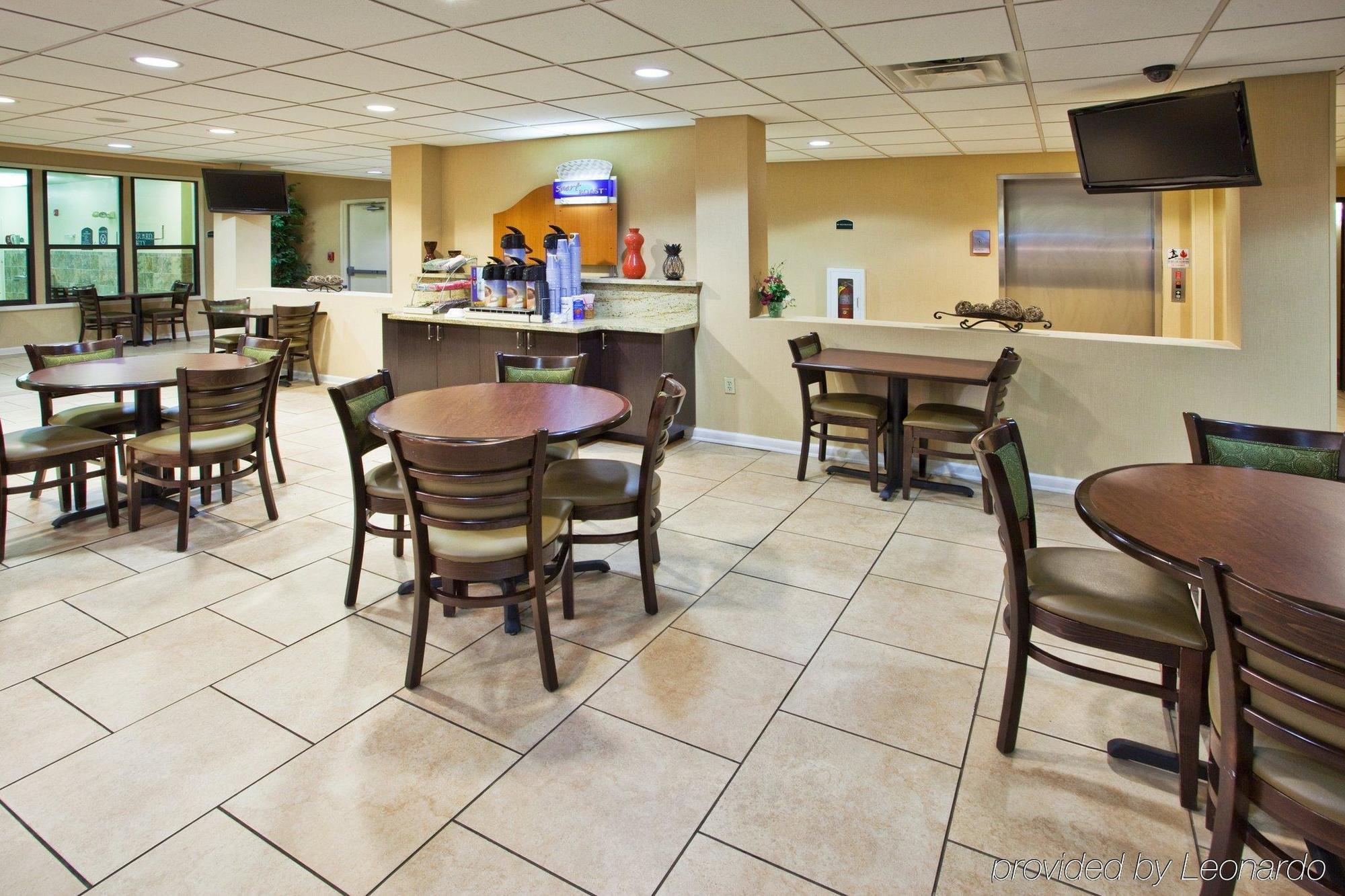 Comfort & Inn Suites Canton Restaurace fotografie